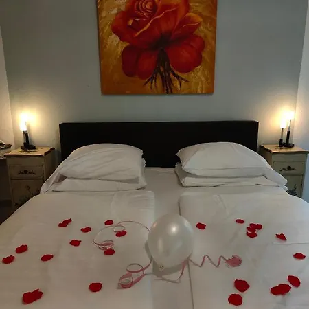 Lela Otel 2*