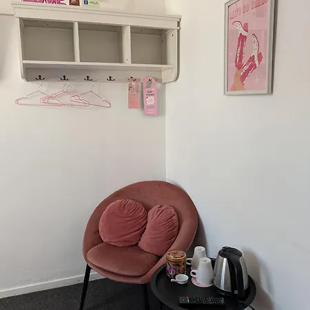 Pink Lela 호텔
