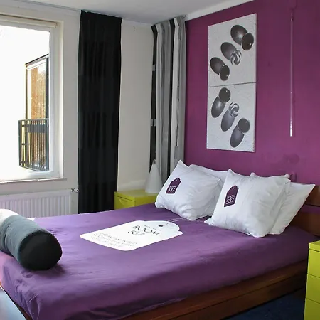 Otel Lela 2*
