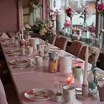 Pink Lela Hotel 2*