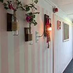 Hotel Pink Lela 2*