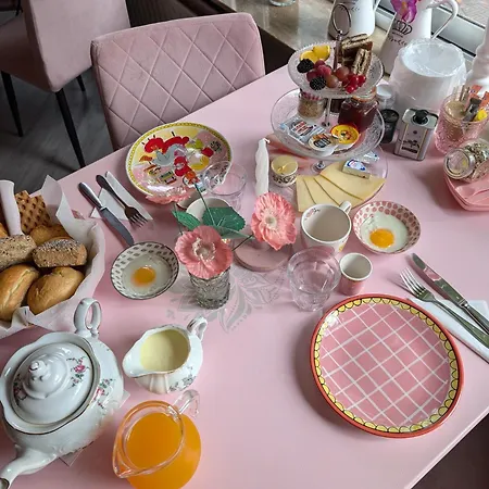 Pink Lela 法尔肯堡