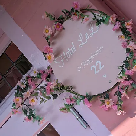 Pink Lela Hotel 2*