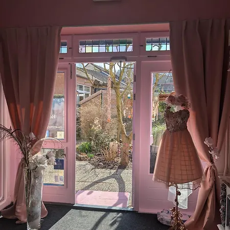 Pink Lela מלון Valkenburg aan de Geul