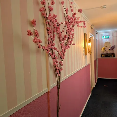 Pink Lela 酒店