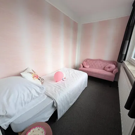 Pink Lela Valkenburg aan de Geul
